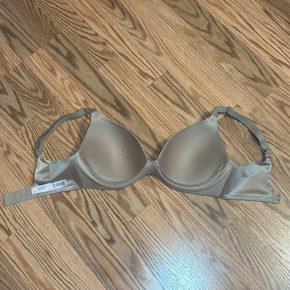 Victoria’s Secret nude, perfect shape wire free bra, t-shirt, 32D - Picture 4 of 6